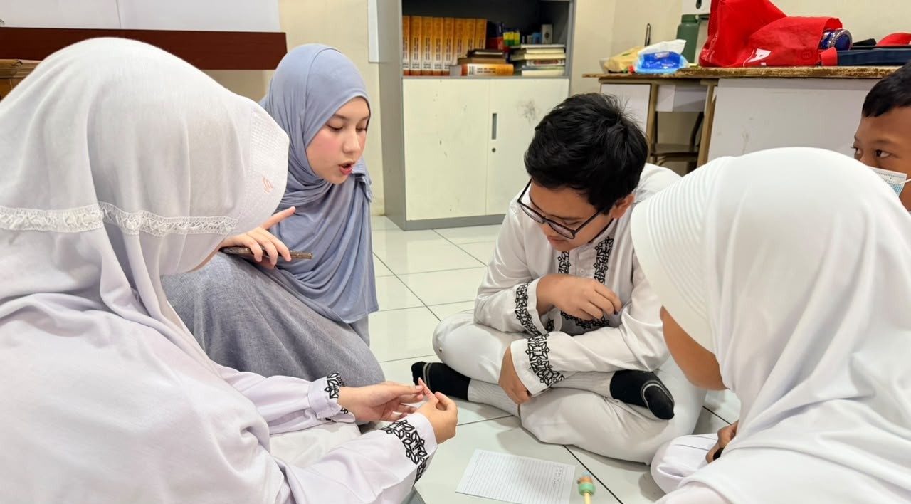 MTs Pembangunan UIN Jakarta Hadirkan Native Speaker untuk Perkuat Kemampuan Bahasa dan Wawasan Global Siswa